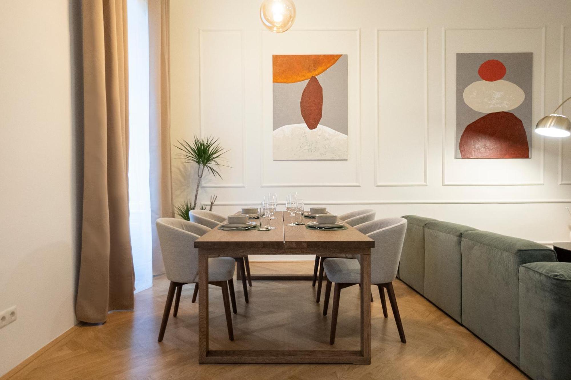 Elegant 2br Near Parliament, Self 24h Check-in *