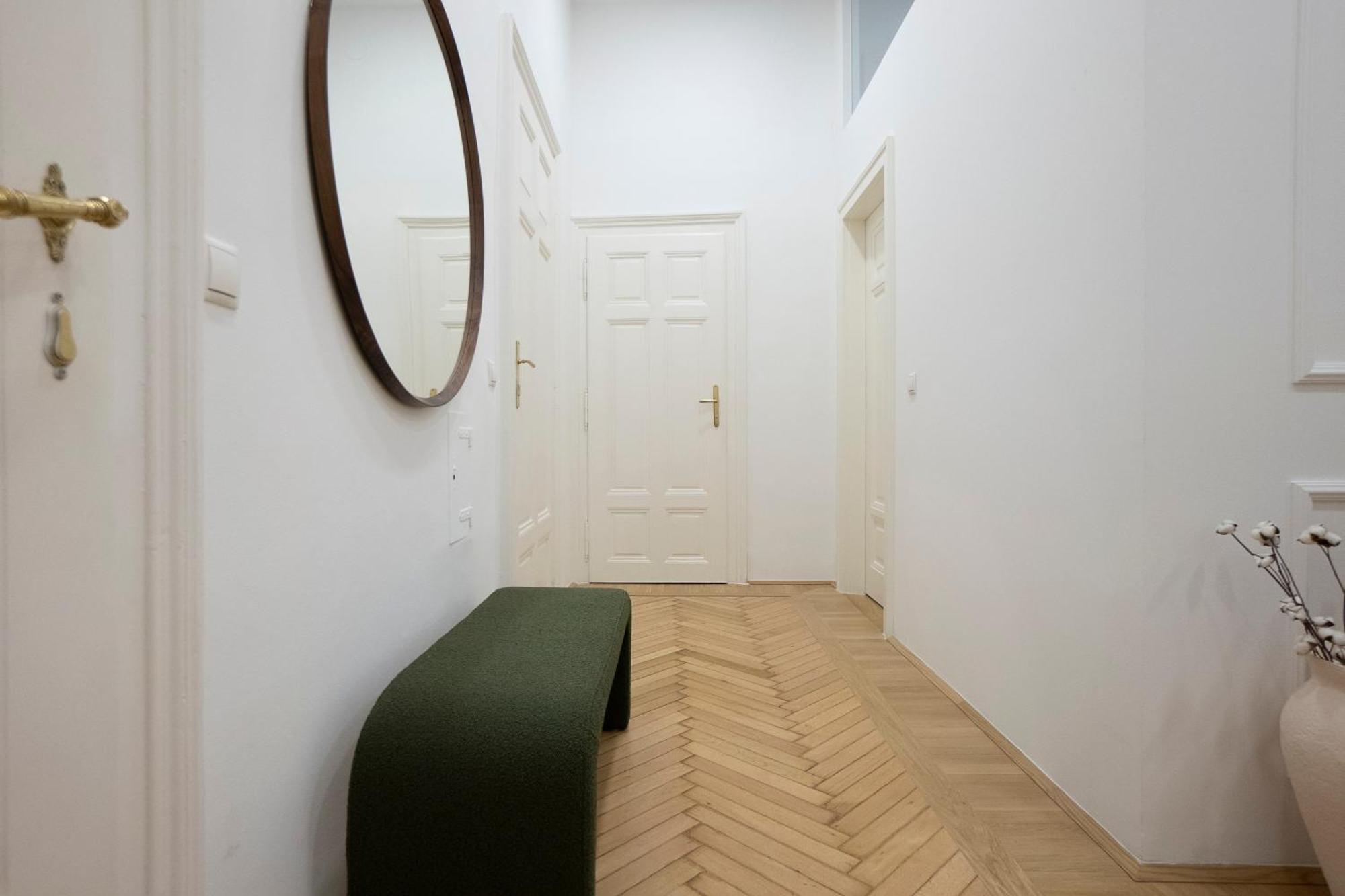 Elegant 2br Near Parliament, Self 24h Check-in Apartment *